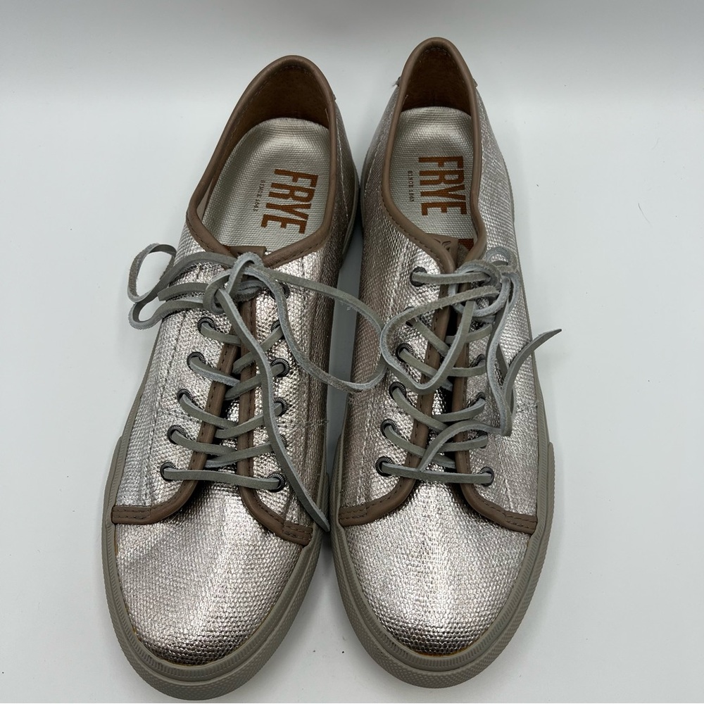 New FRYE GRAY METALLIC CANVAS SNEAKERS SIZE 9.5 M $98 Leather Laces Comfort